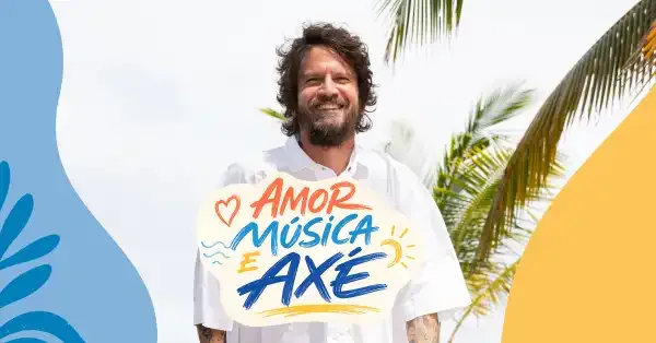 Saulo Fernandes em apresentação musical no evento Amor, Música e Axé, em São Paulo.