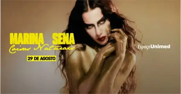 Marina Sena performing on stage in São Paulo during the Coisas Naturais tour.