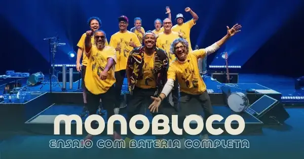 Monobloco realizando ensaio com bateria completa em São Paulo.